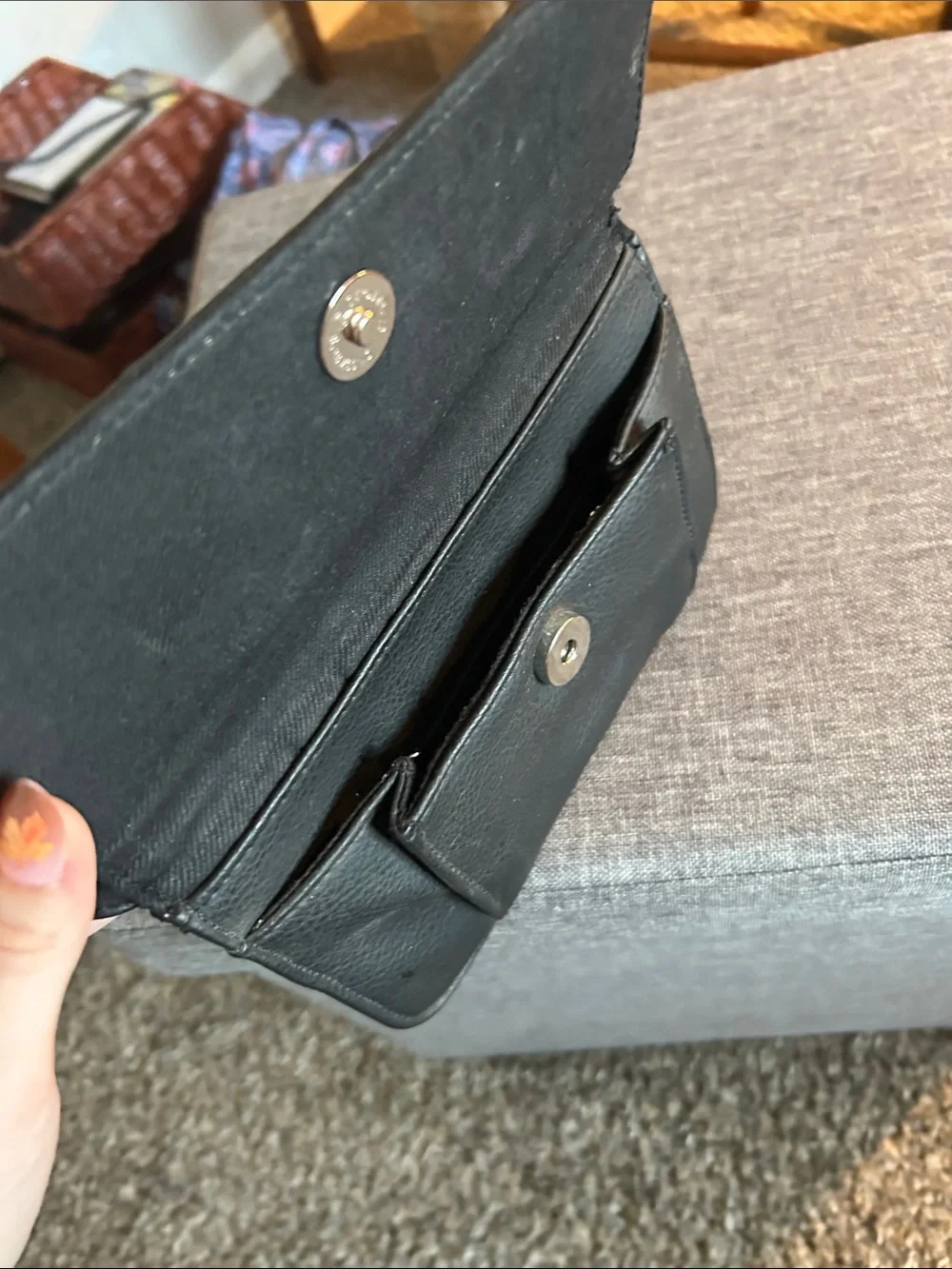 Faded Glory compact black